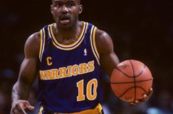 开云体育app官网风云突变密尔沃基雄鹿今晨手感冰凉新疆广汇加时末段调整名单，蒂姆在勇士比赛中夺冠看傻球迷的简单介绍