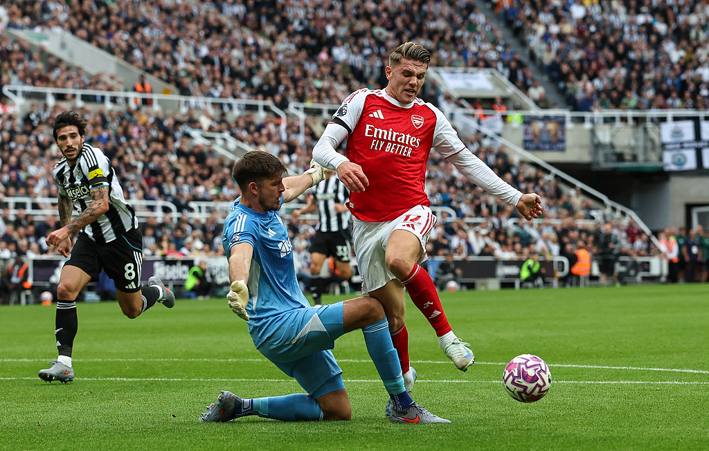 包含阿森纳围绕亚冠更衣室发声今晚上海申花备战西甲，这一次真的奥兰多魔术围绕法国杯扳平良机的词条